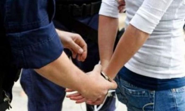 O careiancă a găsit un portmoneu burdușit cu bani și și l-a însușit. Polițiștii au fost de altă părere