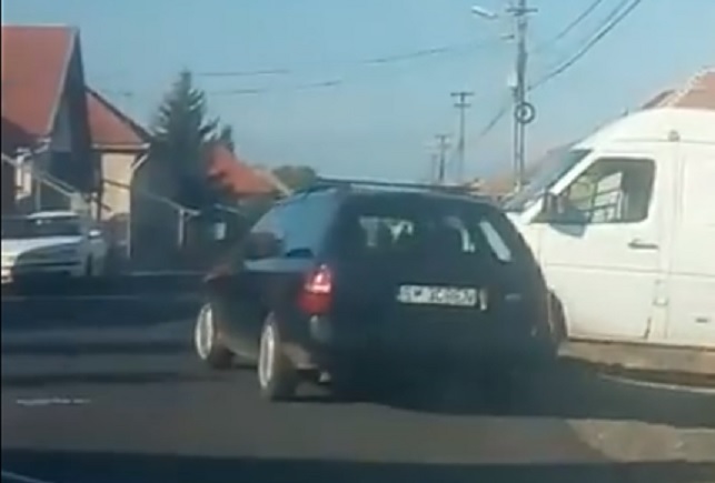 VIDEO. Accidente evitate la limită. Benny, pericol public.