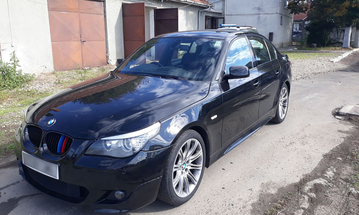FOTO. Bolid BMW furat din Anglia, depistat la Petea. Polițiștii l-au confiscat