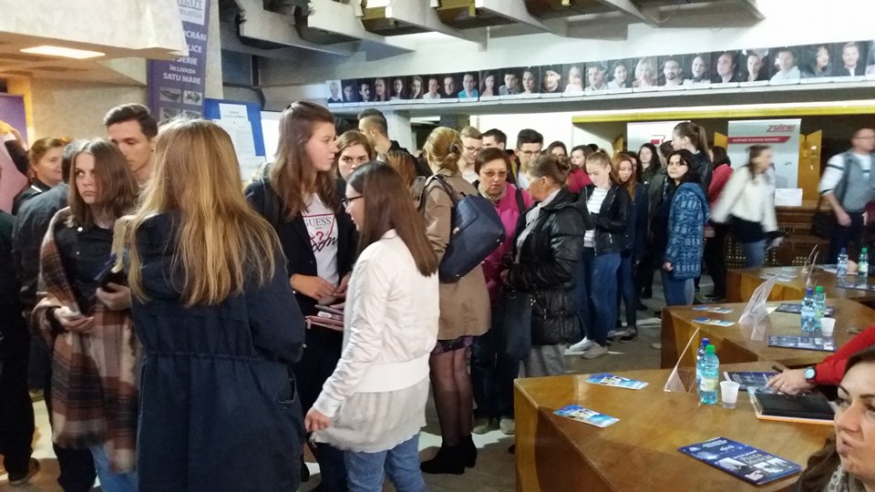 FOTOGALERIE. Locuri de muncă din belșug la Bursa pentru absolvenți. Se caută și ucenici