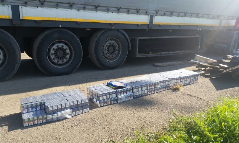 Țigări de contrabandă, transportate cu Tir-urile. Captură la Halmeu