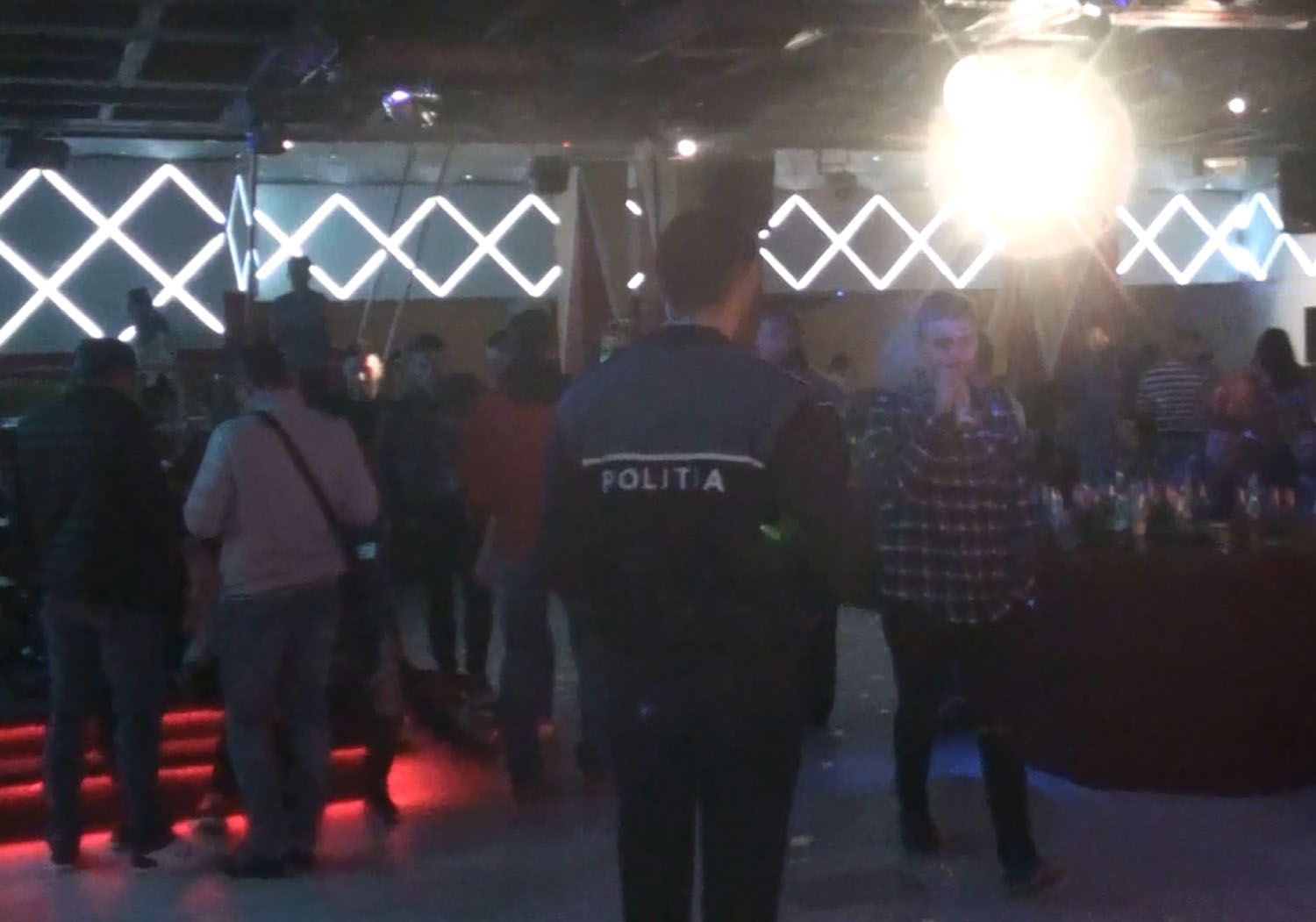 FOTOGALERIE. Droguri vândute în discotecile din Sătmar. Razie da polițiștilor