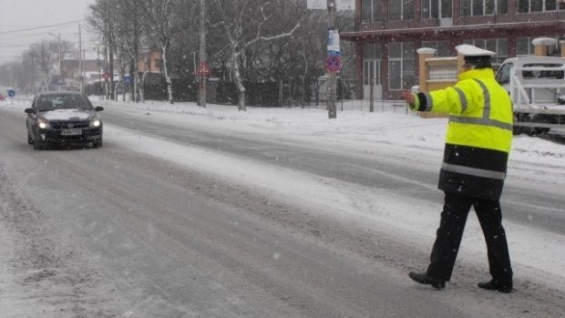 Recomandările polițiștilor: Când trebuie puse anvelopele de iarnă