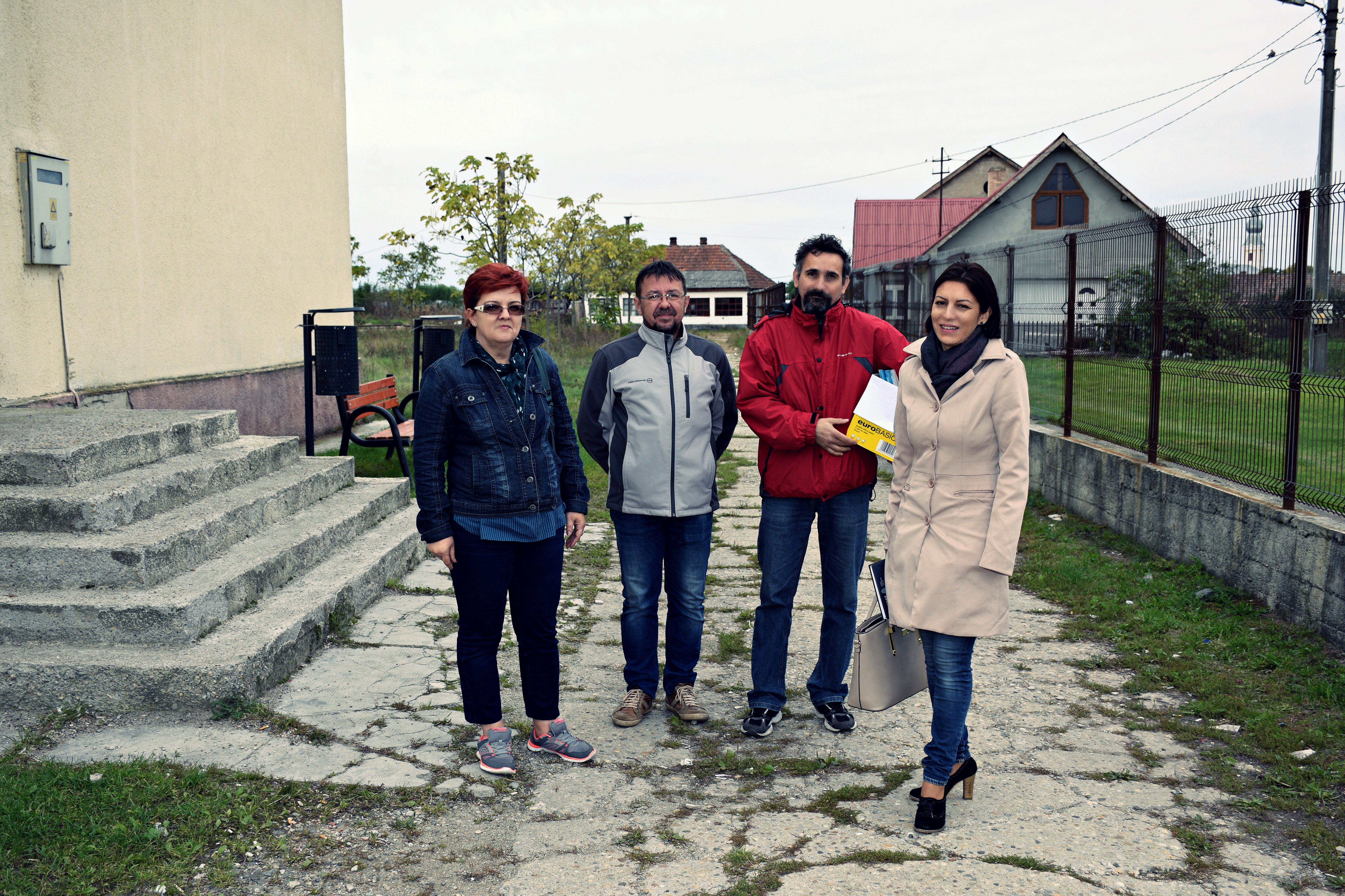 FOTOGALERIE. Țiganii din Sătmărel preferă ilegalitatea. Ignoră autoritățile