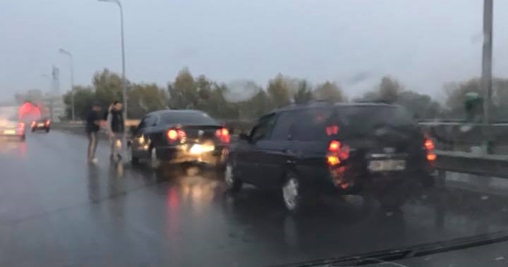 FOTO. Pericol pe Podul Decebal. Atenție cum circulați