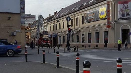 FOTO.Cade din nou tencuiala. Clădiri periculoase