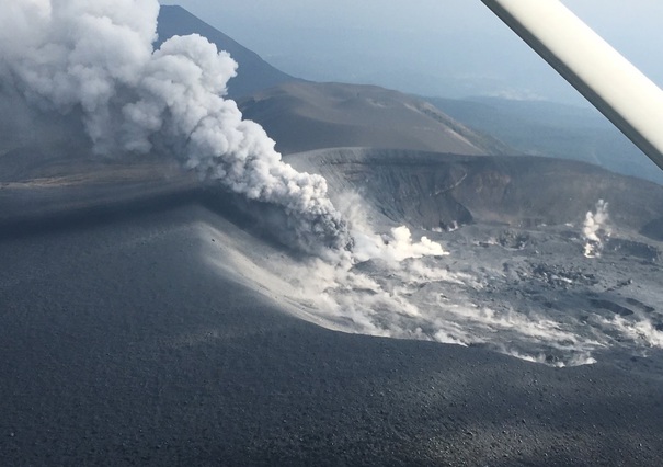 ALERTĂ în Japonia | Erupţia vulcanului Shinmoedake a împrăştiat cenuşă în patru oraşe.