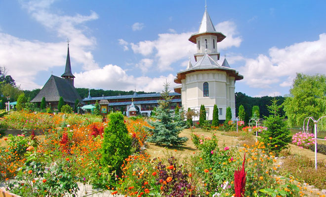 Mănăstirea Bic  - loc de pelerinaj, dar şi un atractiv punct turistic