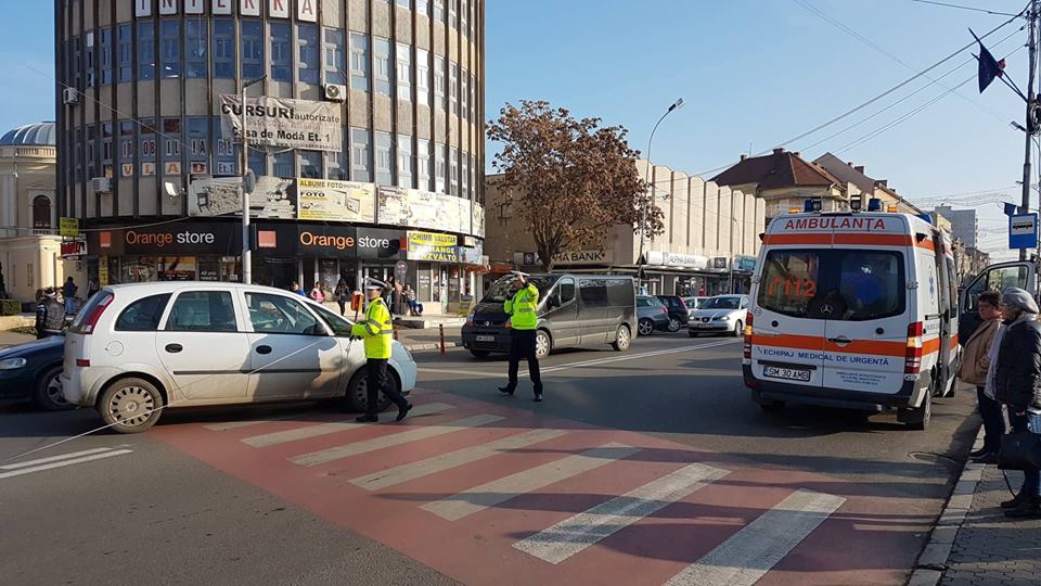 FOTOGALERIE. Accident cumplit. Bărbat spulberat pe trecere