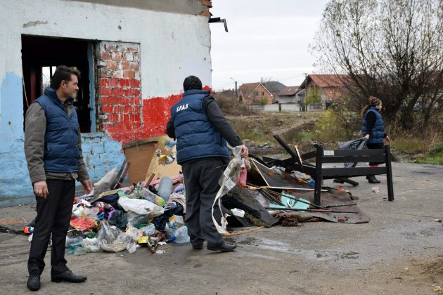 FOTOGALERIE. La muncă, nu la întins mâna. Asistații social, scoși la muncă