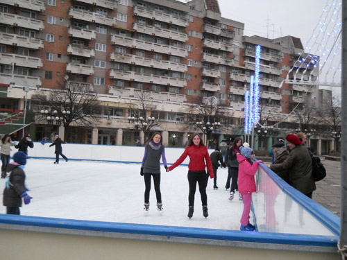 Patinoar uriaș în Piața 25 Octombrie