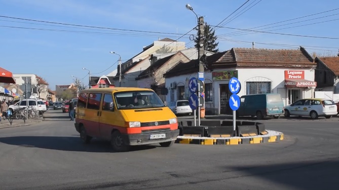 VIDEO. Un nou sens giratoriu la Satu Mare. Circulație mai fluidă