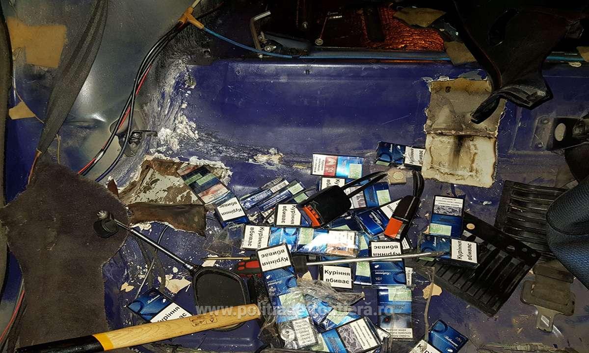 FOTOGALERIE. Tată și fiu au rămas fără mașini în Vama Halmeu. De ce au luat polițiștii această decizie