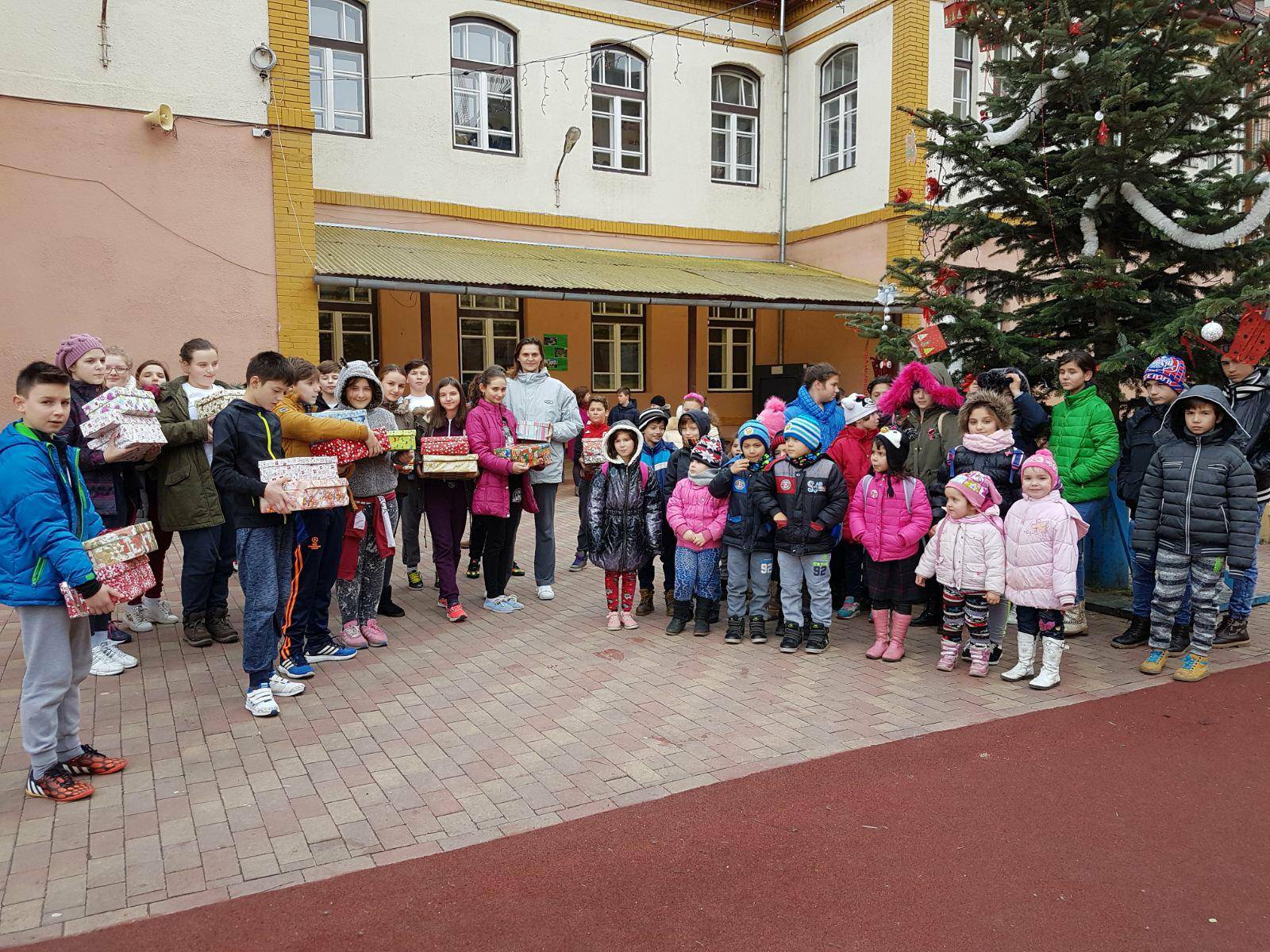 Învăţăm să dăruim de mici