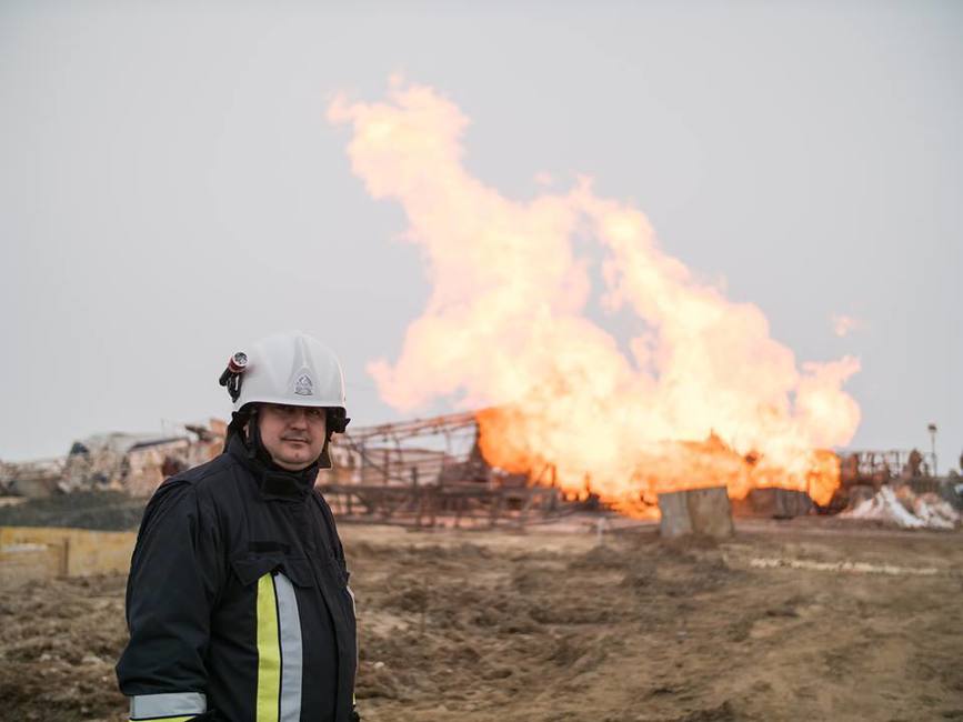 FOTOGALERIE. ZIUA Z. Pompierii intră în infernul incendiului de la Moftin