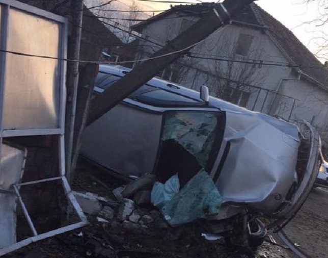 FOTO. Accident cumplit lângă Satu Mare. Două persoane, grav rănite