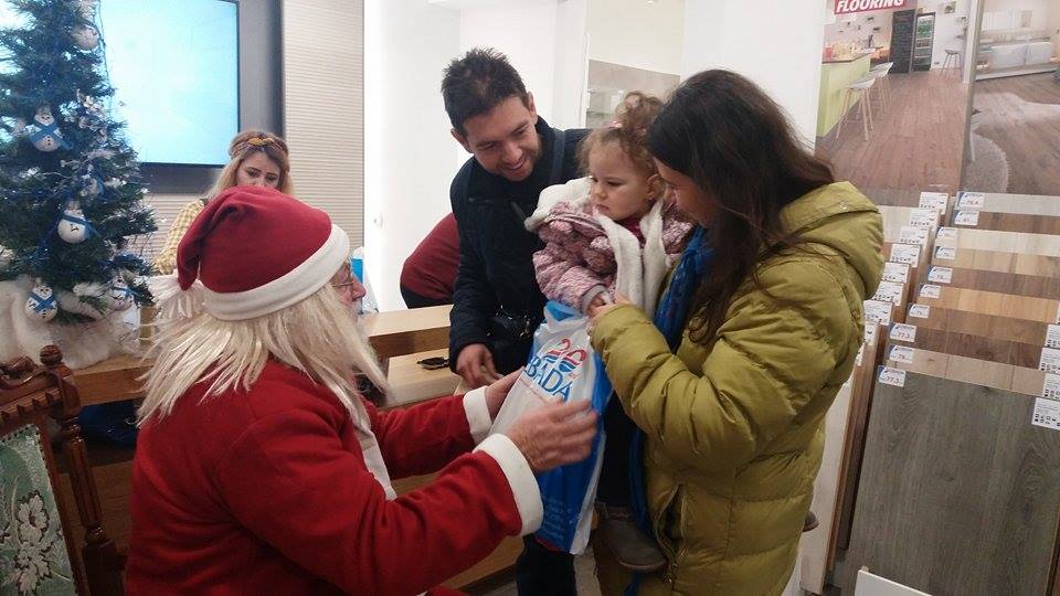 VIDEO/FOTO. Daruri pentru copiii familiei Lebăda din partea lui Moș Nicolae