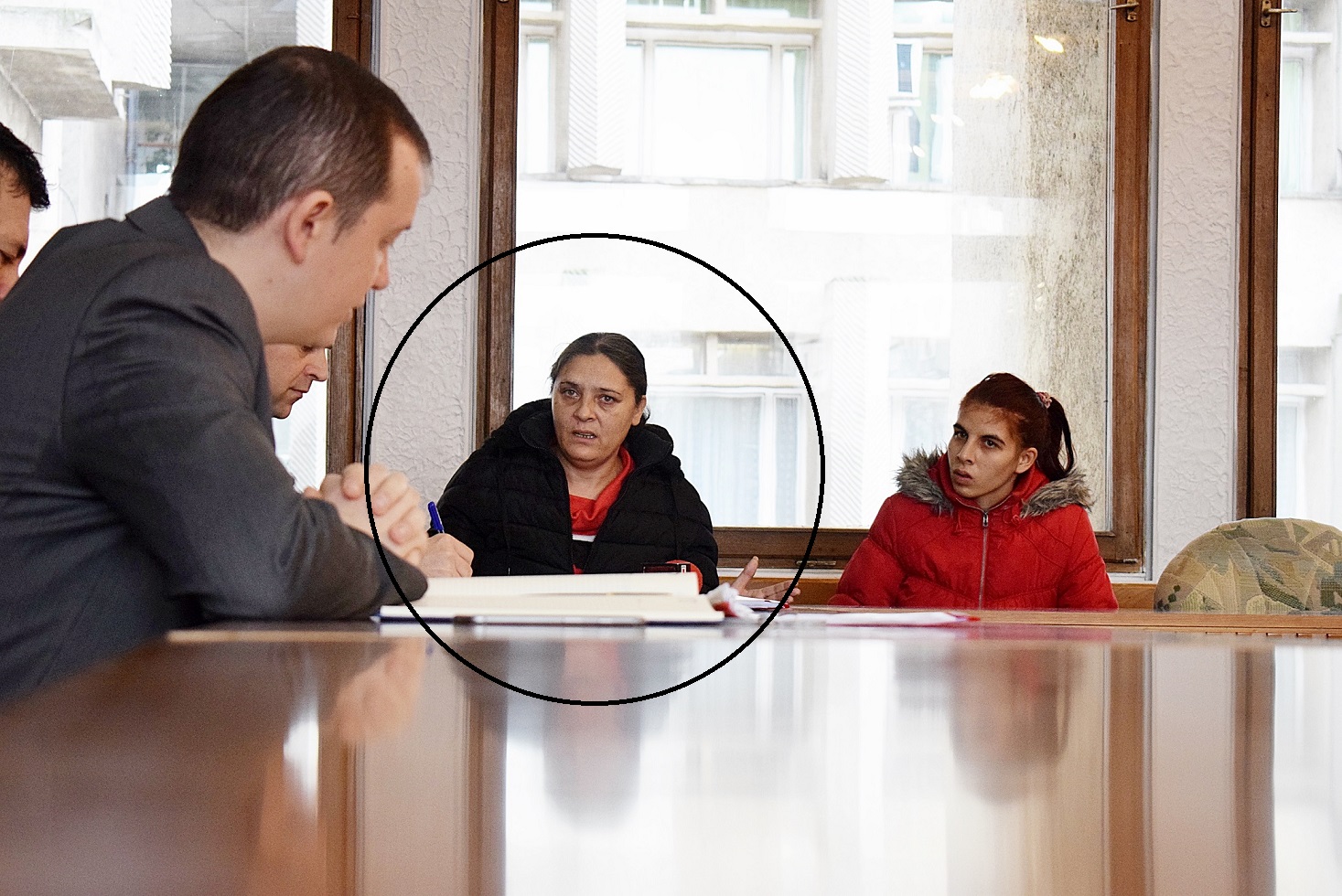 FOTO. DECIZIE. O leneșă s-a ales cu ajutorul social tăiat. Nu a ieșit la muncă