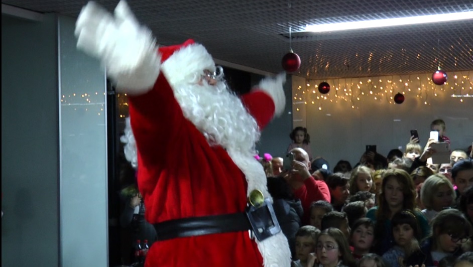 VIDEO. Moșul și Ella Bella la Satu Mare Shopping Plaza