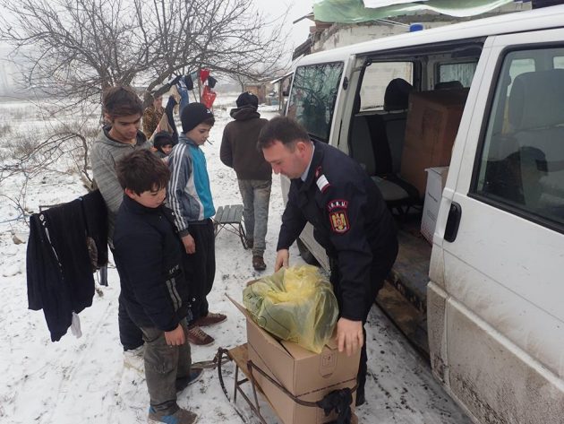 FOTOGALERIE. Zece frați, ajutați de Eroii Sătmarului. Bucuroși să dăruim!