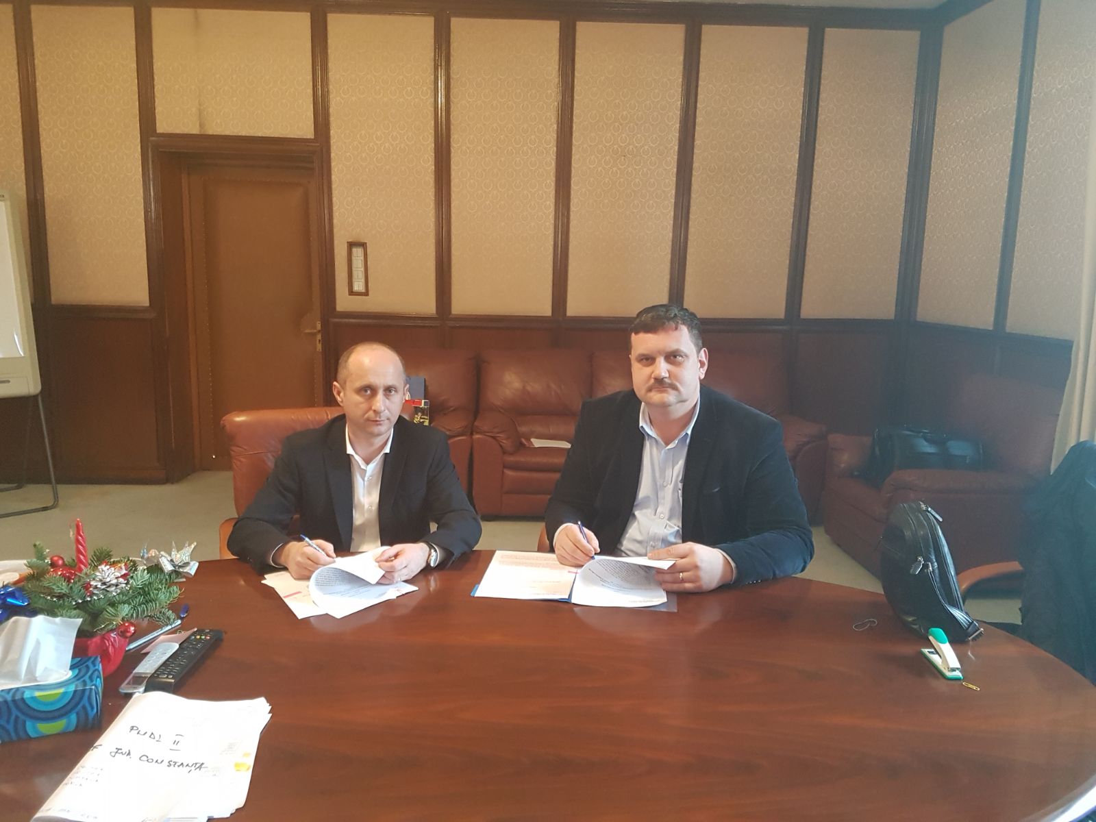 FOTO. Contracte PNDL 2, în valoare de aproape 6 milioane de lei, semnate de președintele Consiliului Județean