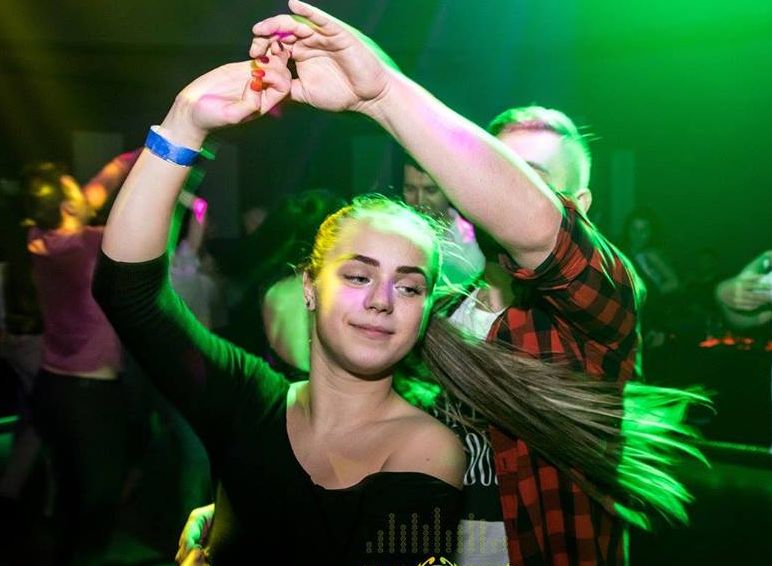 Dans  /  Porți deschise la început de an la Passion 4 Salsa