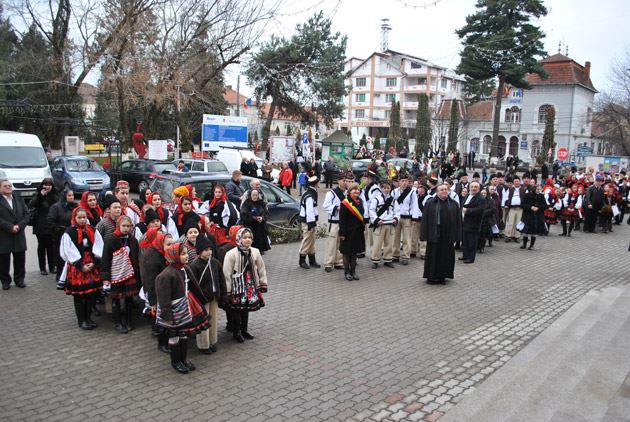 Ediție aniversară a Festivalului Datinilor şi Obiceiurilor de Iarnă de la Negrești-Oaș
