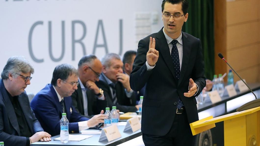 “Generația de Aur” nu concepe ca Burleanu să rămână președintele FRF: “Putem pune lacătul pe fotbal!”