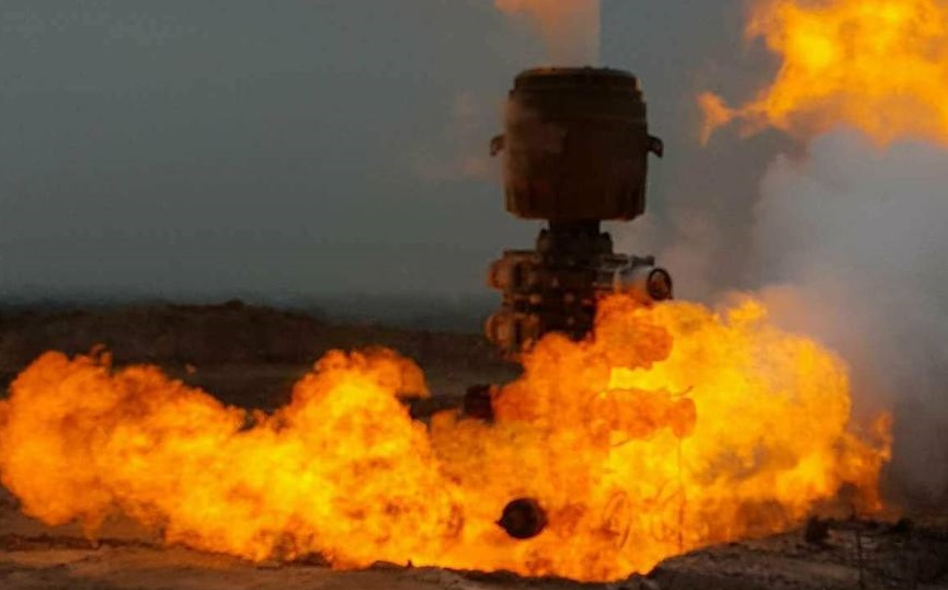 FOTOGALERIE. Specialiștii canadieni au găsit soluția pentru a lichida incendiul de la Moftin. Este incredibil