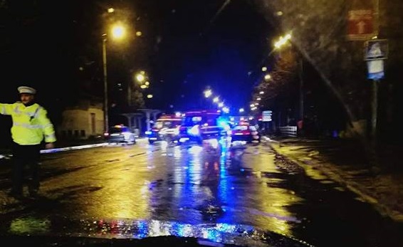 FOTO. Accident cumplit la Satu Mare. Soț și soție, spulberați pe zebră