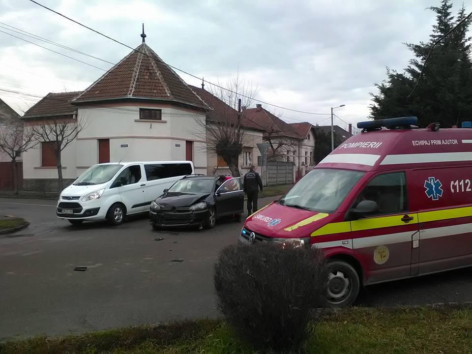 FOTO. Accident cu o victimă la Satu Mare. O femeie a ajuns la spital