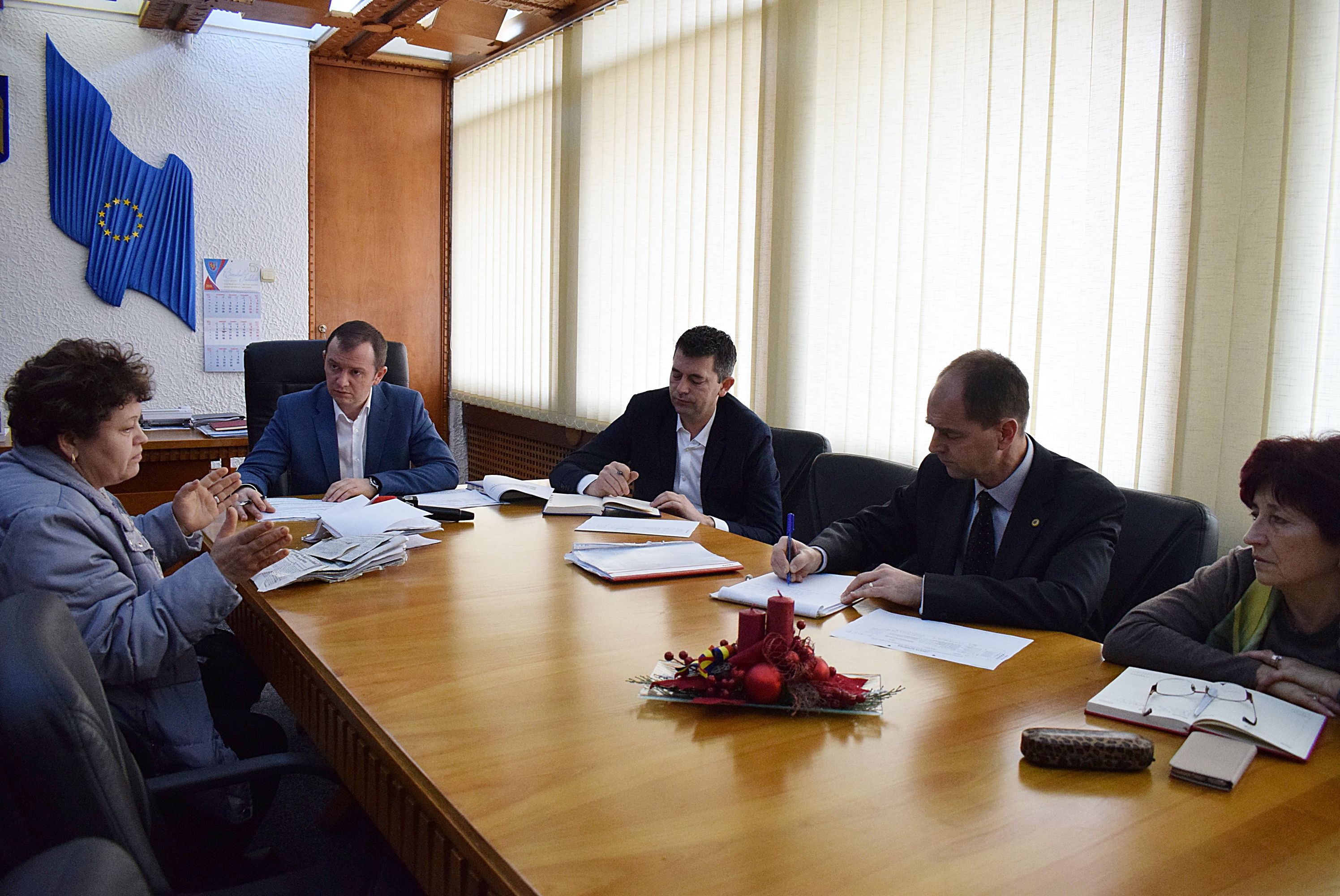 Păgubiții FNI cer ajutorul  prefectului