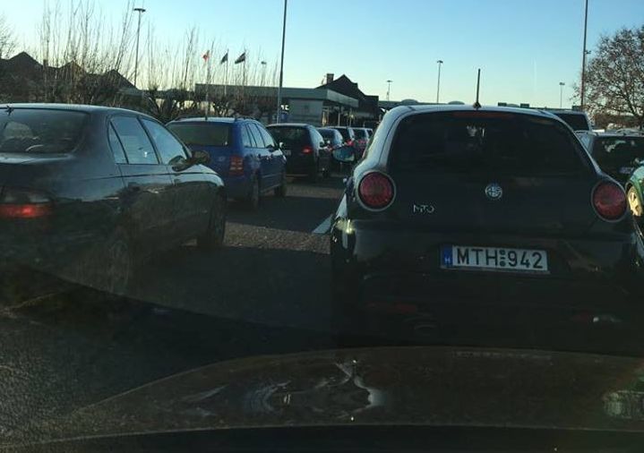 Nervi și claxoane la Petea