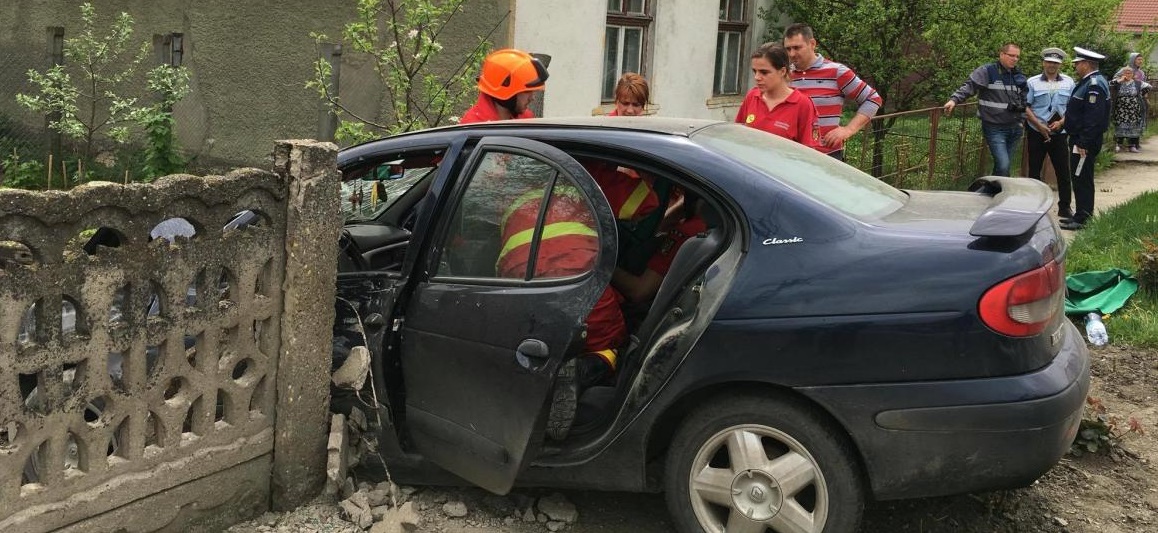 ACCIDENT. Un bărbat a ajuns la spital. Se urcase băut la volan
