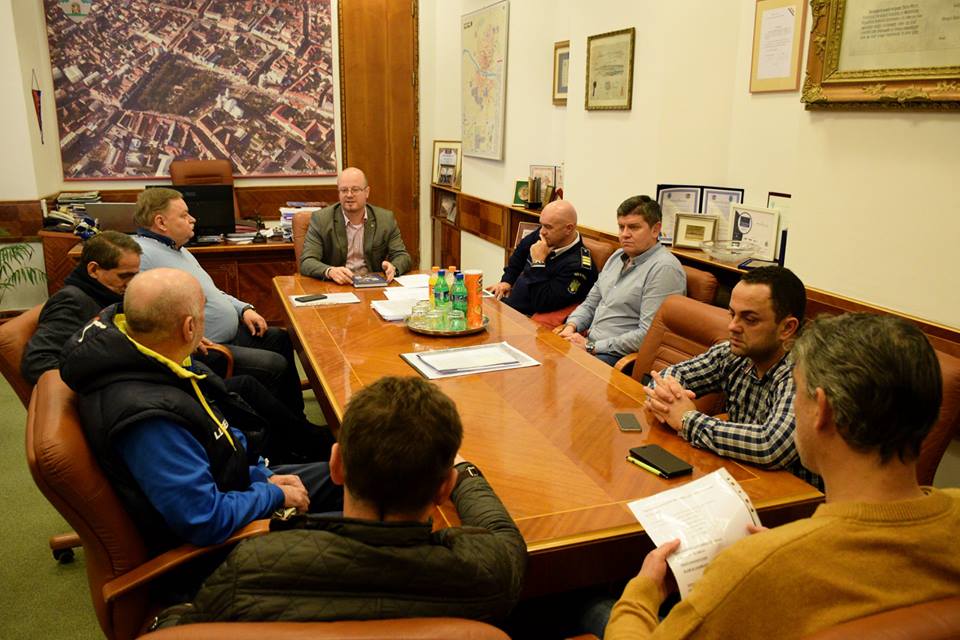 FOTO. Primarul Kereskenyi, implicat activ pentru salvarea fotbalului sătmărean. Proiect nou pentru Oli