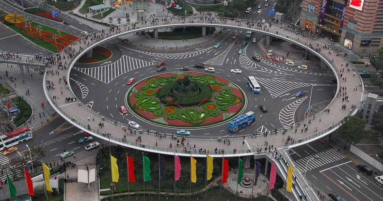 FOTOGALERIE. Primăria are soluții pentru pietoni atât la Burdea, cât și la Crinul. Unul dintre ele are deja finanțare