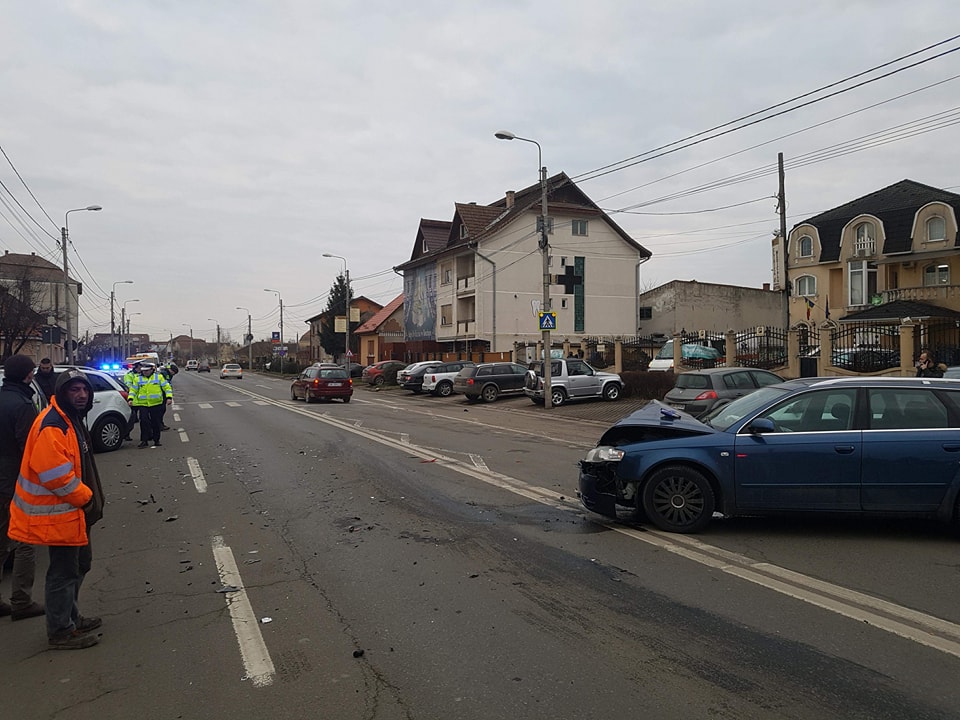 FOTO. Accidente grave pe bandă rulantă la Satu Mare. Ziua de ieri s-a încheiat cu două accidente