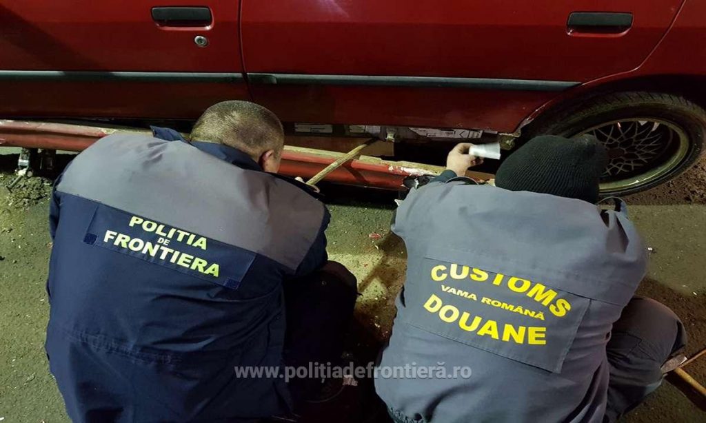 FOTOGALERIE. Inventivitatea contrabandiștilor n-are limite. Unde au fost ascunse țigări de contrabandă
