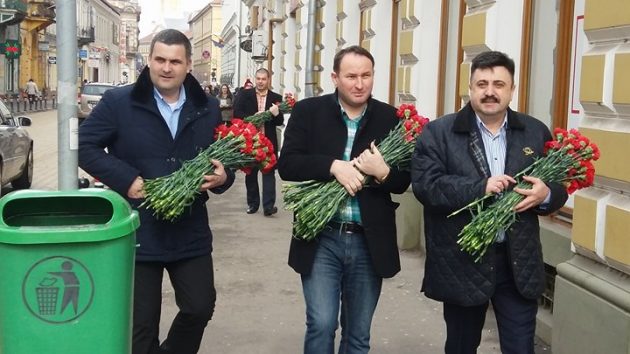 VIDEO/FOTO. Flori pentru sătmărence din partea PSD Satu Mare