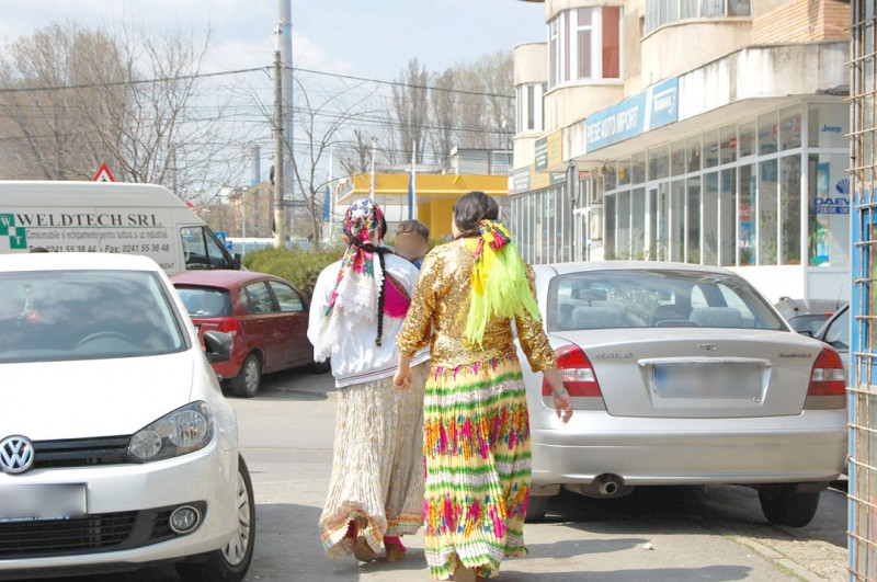 Atenție se fură! Pirande cu copii falși șmanglesc în parcări