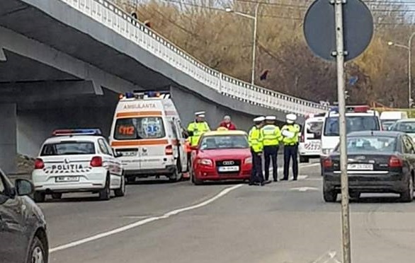 FOTO. ACCIDENT grav. Un bărbat, lovit pe trecere de o taximetristă