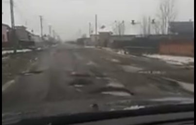VIDEO. ATENȚIE la cratere. Conduceți cu grijă! Zona afectată