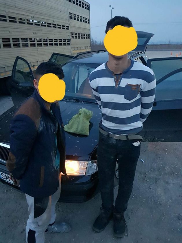 FOTOGALERIE. Toxicomani, prinși de Poliția Locală Medieș. Au fost găsiți ”fumând” într-o mașină furată