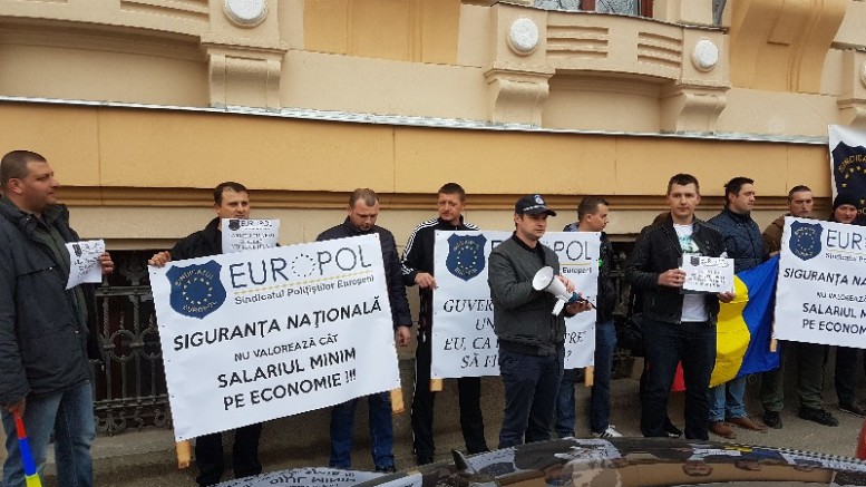 Polițiști din Satu Mare, la pichetarea sediului MAI