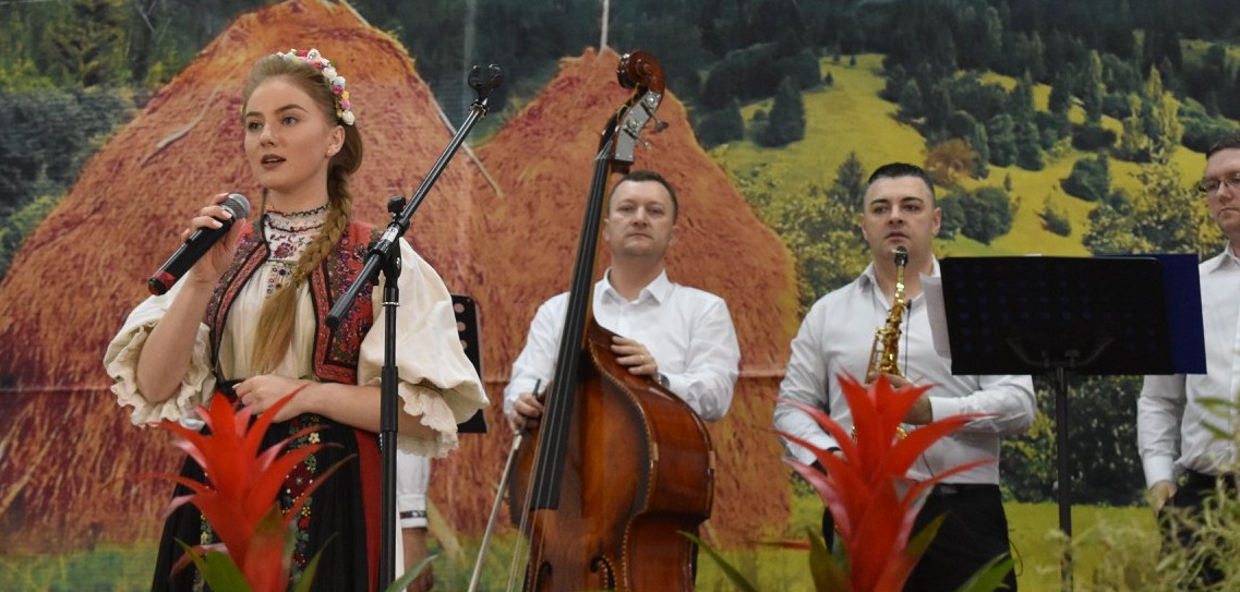 FOTO. O sălăjeancă a câștigat marele premiu a festivalului ”Rozmarin în colțu mesii”