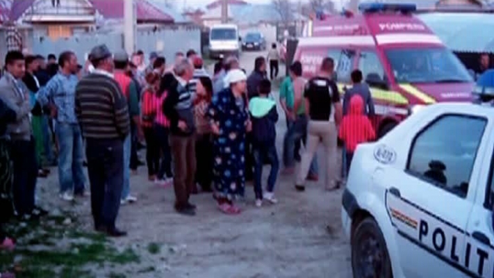 Șofer de TIR, la un pas de a fi linșat de țiganii din Dorolț. Au intervenit patru echipaje de poliție