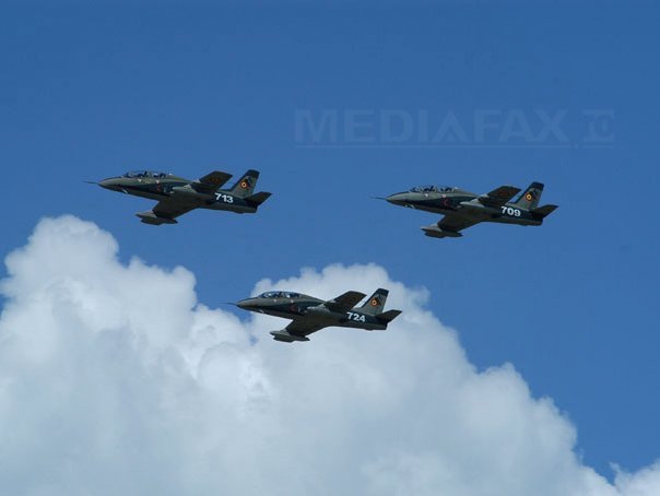 Premierul Dăncilă anunţă programul de modernizare al avioanelor subsonice IAR 99 Şoim