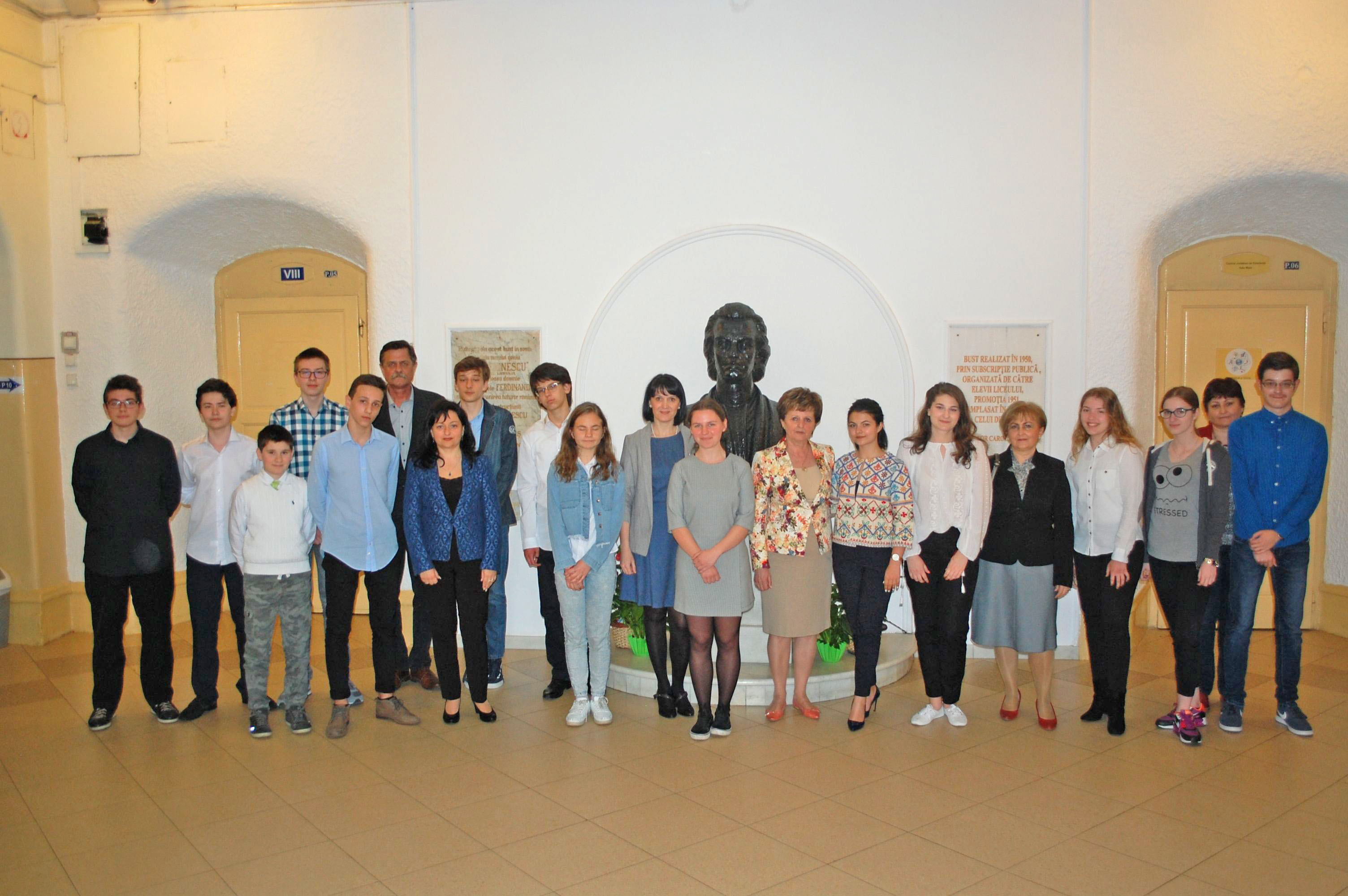 Olimpicii premiați de la CN ”Mihai Eminescu”, prezentați alături de profesori