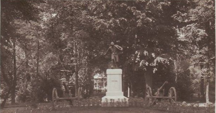 În anul 1939, monumentul a fost mutat în Grădina Romei