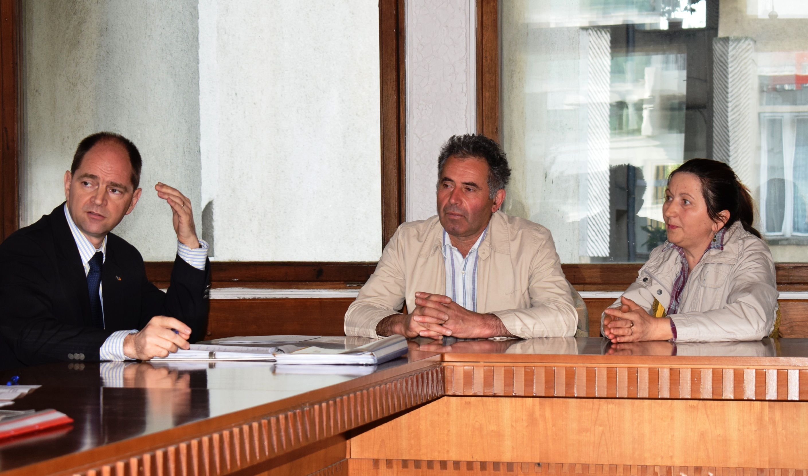 Audiențe /  Și-au pârât vecinii la Prefectură!